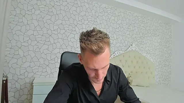 Snapshot of MateoBenjaminX chatting on December 5, 4:23 pm MateoBenjaminX online show from December 5, 4:23 pm