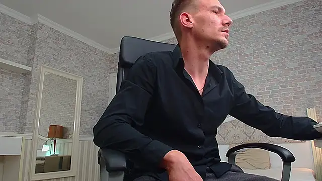 Snapshot of MateoBenjaminX chatting on December 6, 4:28 pm MateoBenjaminX online show from December 6, 4:28 pm