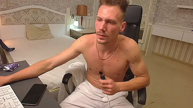 Snapshot of MateoBenjaminX chatting on December 7, 11:12 pm MateoBenjaminX online show from December 7, 11:12 pm