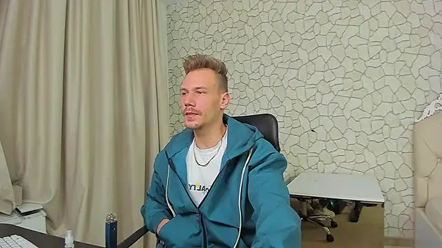 Snapshot of MateoBenjaminX chatting on December 15, 3:31 pm MateoBenjaminX online show from December 15, 3:31 pm