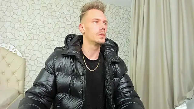 Snapshot of MateoBenjaminX chatting on December 21, 10:51 pm MateoBenjaminX online show from December 21, 10:51 pm