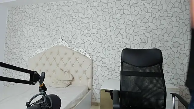 Snapshot of MateoBenjaminX chatting on December 22, 8:03 pm MateoBenjaminX online show from December 22, 8:03 pm