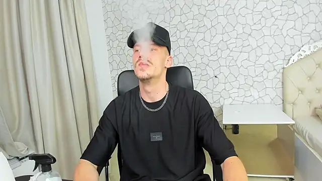 Snapshot of MateoBenjaminX chatting on December 27, 10:37 pm MateoBenjaminX online show from December 27, 10:37 pm