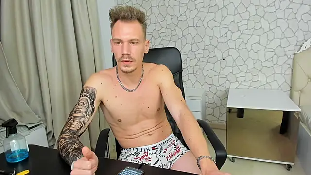 Snapshot of MateoBenjaminX chatting on December 29, 8:04 pm MateoBenjaminX online show from December 29, 8:04 pm