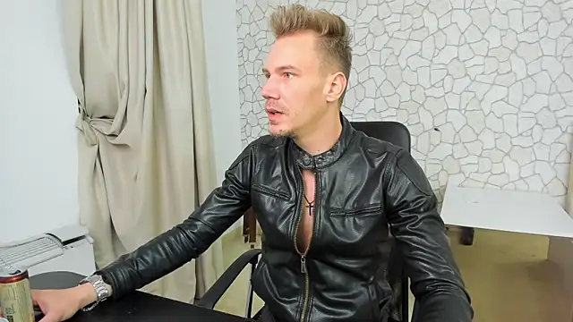 Snapshot of MateoBenjaminX chatting on January 4, 7:55 pm MateoBenjaminX online show from January 4, 7:55 pm