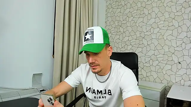 Snapshot of MateoBenjaminX chatting on January 7, 8:31 pm MateoBenjaminX online show from January 7, 8:31 pm