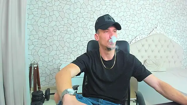 Snapshot of MateoBenjaminX chatting on January 11, 9:04 pm MateoBenjaminX online show from January 11, 9:04 pm