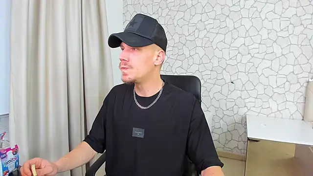 Snapshot of MateoBenjaminX chatting on January 22, 7:13 pm MateoBenjaminX online show from January 22, 7:13 pm