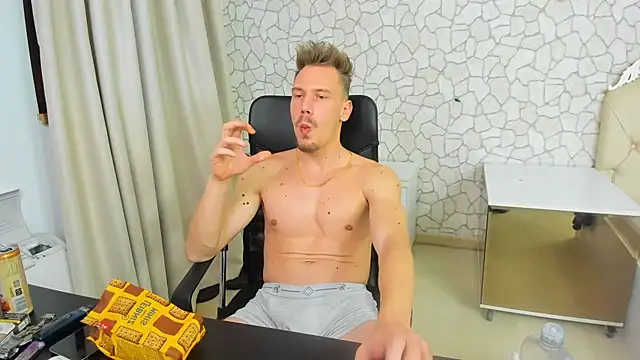 Snapshot of MateoBenjaminX chatting on January 23, 9:39 pm MateoBenjaminX online show from January 23, 9:39 pm