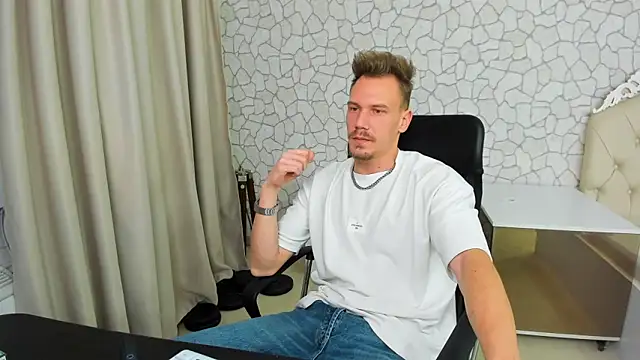 Snapshot of MateoBenjaminX chatting on January 28, 6:17 pm MateoBenjaminX online show from January 28, 6:17 pm