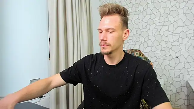 Snapshot of MateoBenjaminX chatting on February 2, 3:49 pm MateoBenjaminX online show from February 2, 3:49 pm