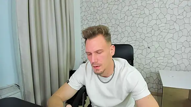 Snapshot of MateoBenjaminX chatting on February 6, 10:21 pm MateoBenjaminX online show from February 6, 10:21 pm