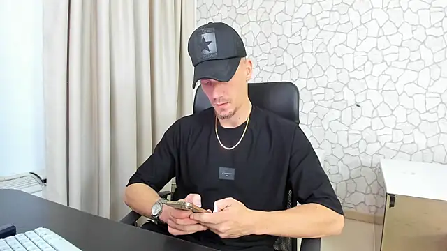 Snapshot of MateoBenjaminX chatting on February 8, 2:38 pm MateoBenjaminX online show from February 8, 2:38 pm