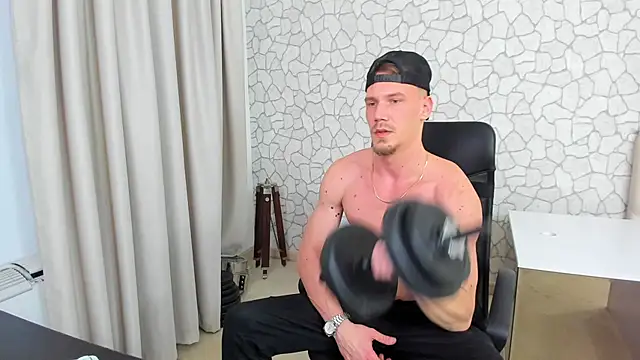 Snapshot of MateoBenjaminX chatting on February 8, 5:39 pm MateoBenjaminX online show from February 8, 5:39 pm