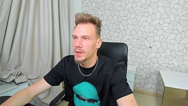 Snapshot of MateoBenjaminX chatting on February 15, 6:23 pm MateoBenjaminX online show from February 15, 6:23 pm