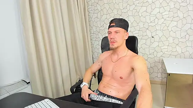 Snapshot of MateoBenjaminX chatting on February 20, 6:24 pm MateoBenjaminX online show from February 20, 6:24 pm