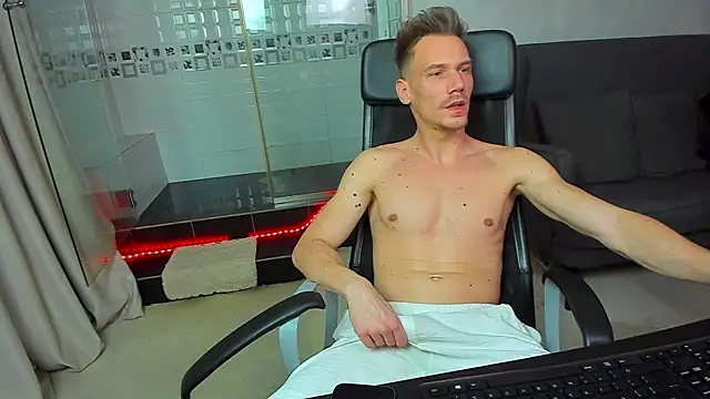 Snapshot of MateoBenjaminX chatting on February 25, 6:53 pm MateoBenjaminX online show from February 25, 6:53 pm