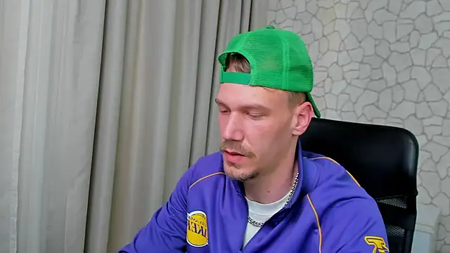 Snapshot of MateoBenjaminX chatting on March 11, 2:40 pm MateoBenjaminX online show from March 11, 2:40 pm