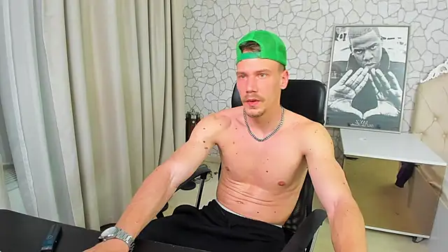 Snapshot of MateoBenjaminX chatting on March 11, 5:46 pm MateoBenjaminX online show from March 11, 5:46 pm