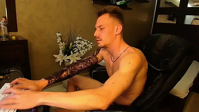 Snapshot of MateoBenjaminX chatting on March 17, 8:19 pm MateoBenjaminX online show from March 17, 8:19 pm