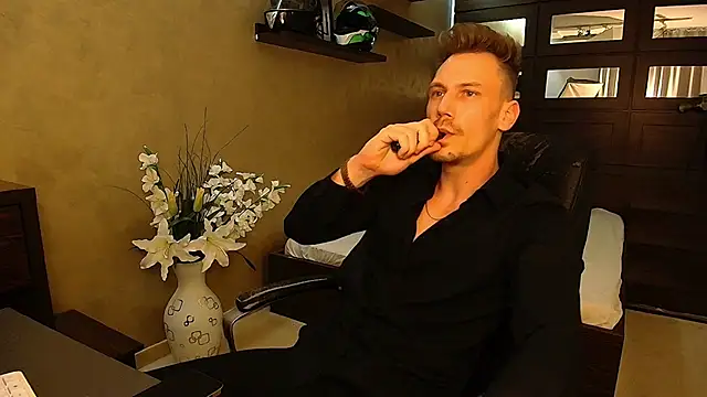 Snapshot of MateoBenjaminX chatting on March 18, 4:59 pm MateoBenjaminX online show from March 18, 4:59 pm