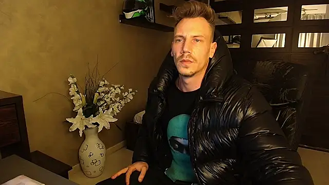 Snapshot of MateoBenjaminX chatting on March 20, 6:31 pm MateoBenjaminX online show from March 20, 6:31 pm