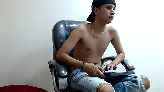 Snapshot of DamiBright chatting on September 23, 7:17 pm DamiBright online show from September 23, 7:17 pm