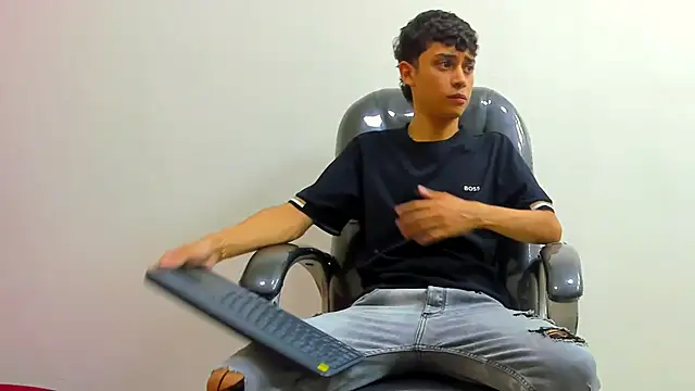 Snapshot of DamiBright chatting on October 4, 6:17 pm DamiBright online show from October 4, 6:17 pm