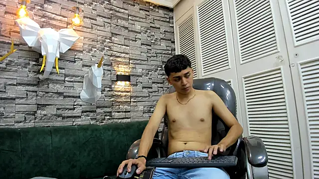 Snapshot of DamiBright chatting on October 24, 5:42 pm DamiBright online show from October 24, 5:42 pm