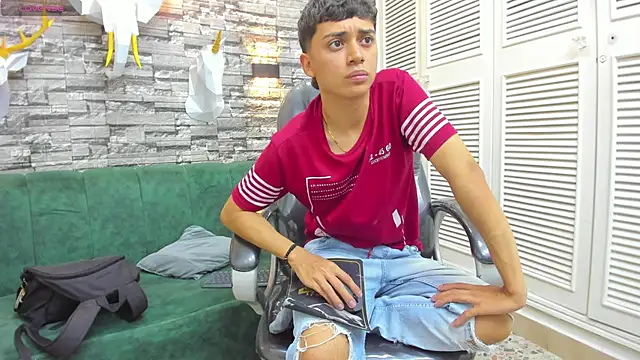 Snapshot of DamiBright chatting on October 28, 5:48 pm DamiBright online show from October 28, 5:48 pm