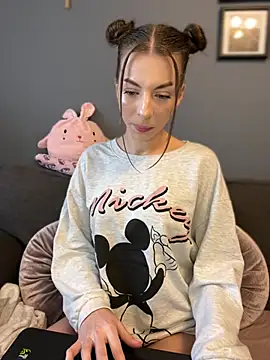 Mia Ethan online show from February 12, 9:42 am