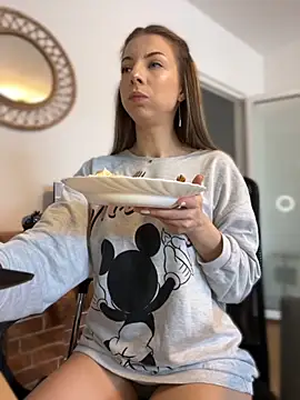 Mia Ethan online show from September 18, 9:55 am