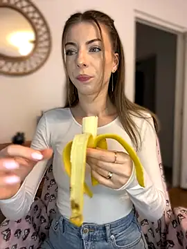 Mia Ethan online show from October 9, 7:17 am