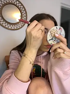 Mia Ethan online show from October 15, 9:31 am