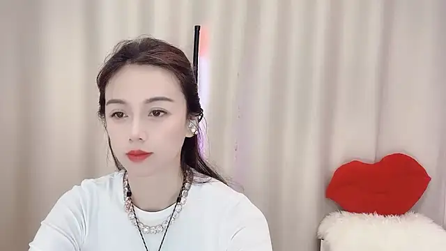 Snapshot of Alina-688- chatting on January 2, 2:33 am Alina-688- online show from January 2, 2:33 am