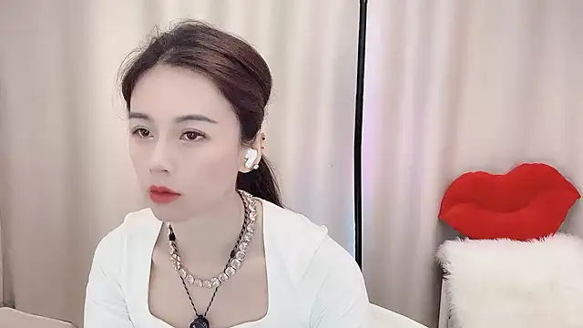 Snapshot of Alina-688- chatting on January 3, 1:16 am Alina-688- online show from January 3, 1:16 am
