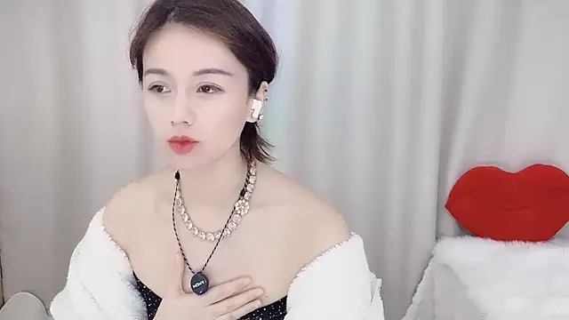 Snapshot of Alina-688- chatting on January 14, 2:40 am Alina-688- online show from January 14, 2:40 am