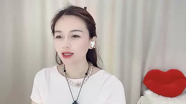 Snapshot of Alina-688- chatting on January 16, 12:34 am Alina-688- online show from January 16, 12:34 am