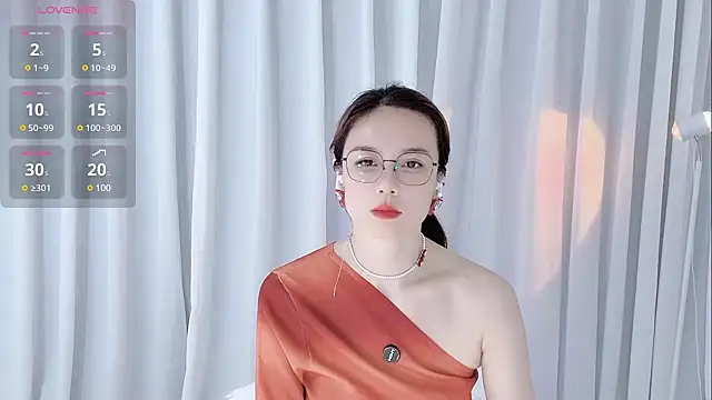 Snapshot of Alina-688- chatting on March 10, 1:32 pm Alina-688- online show from March 10, 1:32 pm