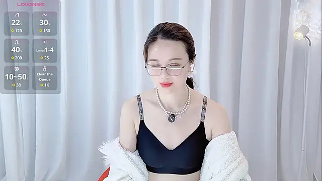 Snapshot of Alina-688- chatting on March 22, 2:14 pm Alina-688- online show from March 22, 2:14 pm