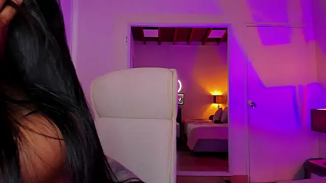 DaniRousse online show from December 14, 6:30 pm