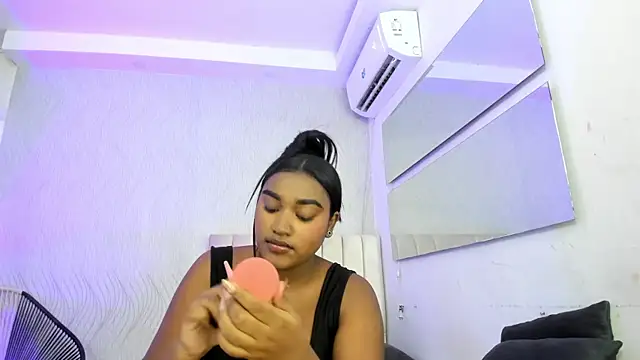 kayna gomez online show from January 15, 7:17 pm