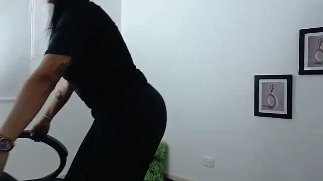 vaiolet triana online show from December 4, 6:50 pm