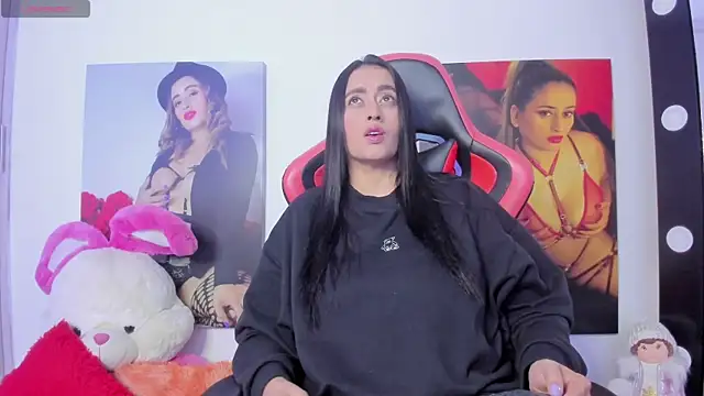 vaiolet triana online show from March 7, 1:40 pm