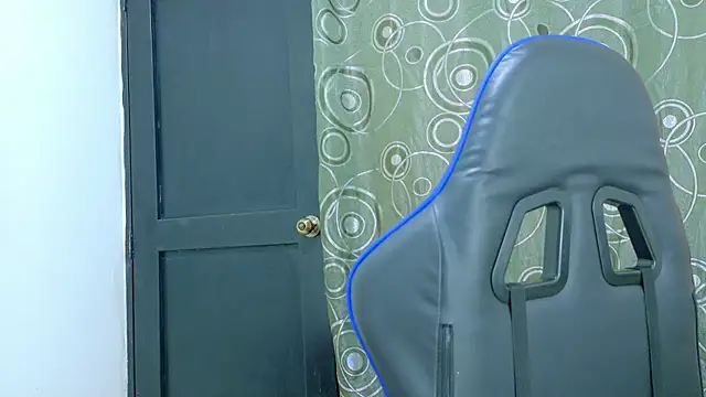 lindsayhoffman18 online show from March 22, 3:04 pm