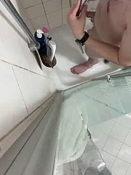 Snapshot of kareem0010 chatting on February 11, 7:05 pm kareem0010 online show from February 11, 7:05 pm