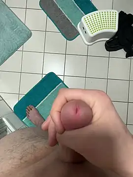 Snapshot of kareem0010 chatting on February 17, 7:21 pm kareem0010 online show from February 17, 7:21 pm