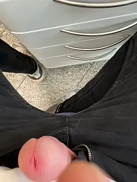 Snapshot of kareem0010 chatting on February 21, 9:13 am kareem0010 online show from February 21, 9:13 am