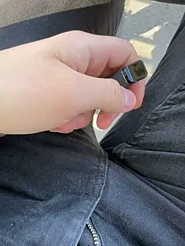 Snapshot of kareem0010 chatting on March 6, 1:46 pm kareem0010 online show from March 6, 1:46 pm