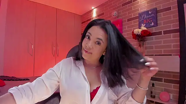 Snapshot of Bella_fournier chatting on December 1, 9:09 pm Bella fournier online show from December 1, 9:09 pm